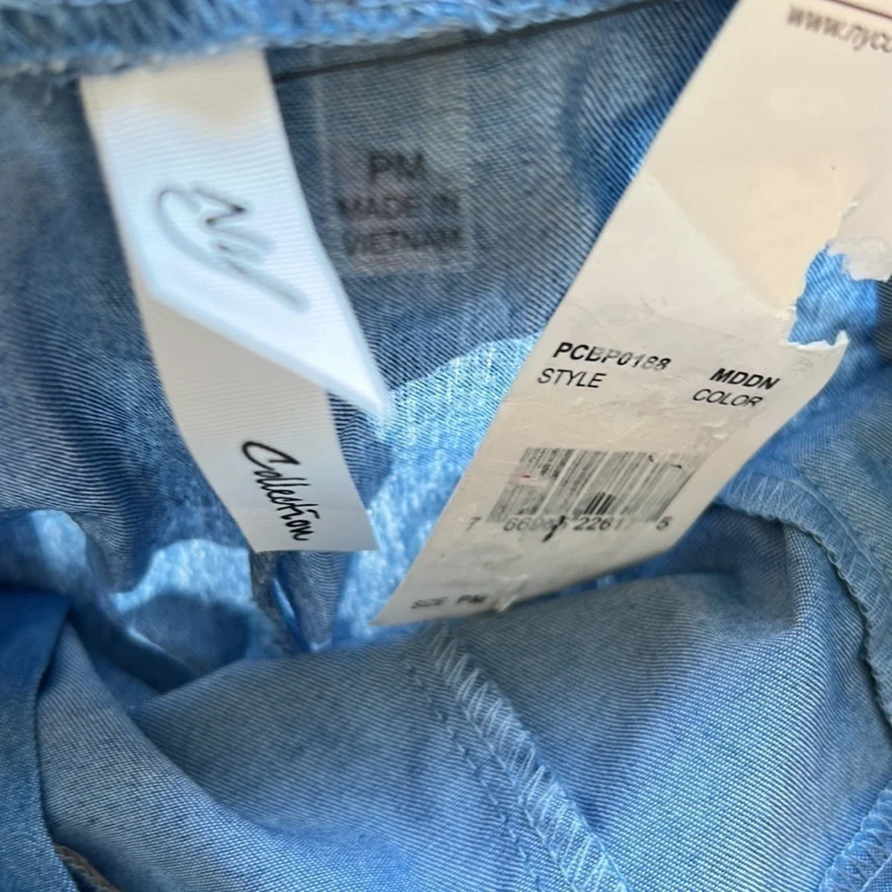 NWT NY Collection blue sailor pants. Cute dual buttons, wide leg. Women’s PM.